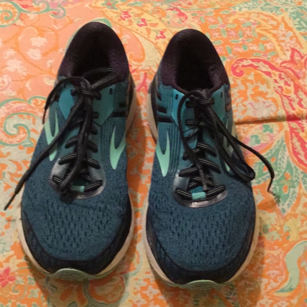 Used Brooks tennis shoes